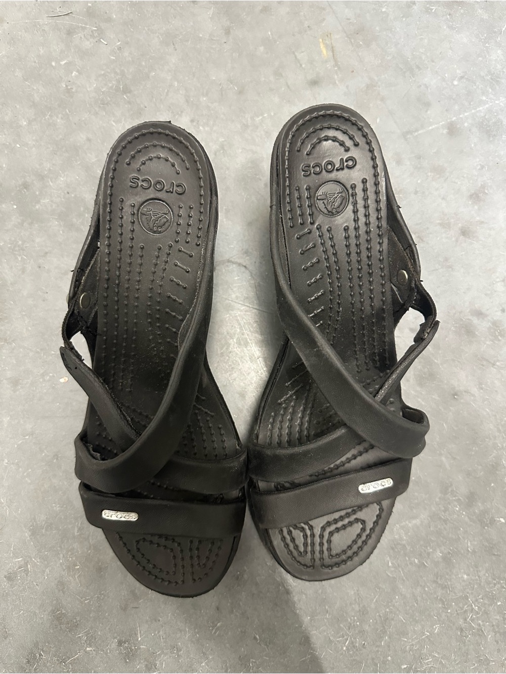 CROCS Black Strappy Block Heel Backless Sandals - Picture 2 of 9